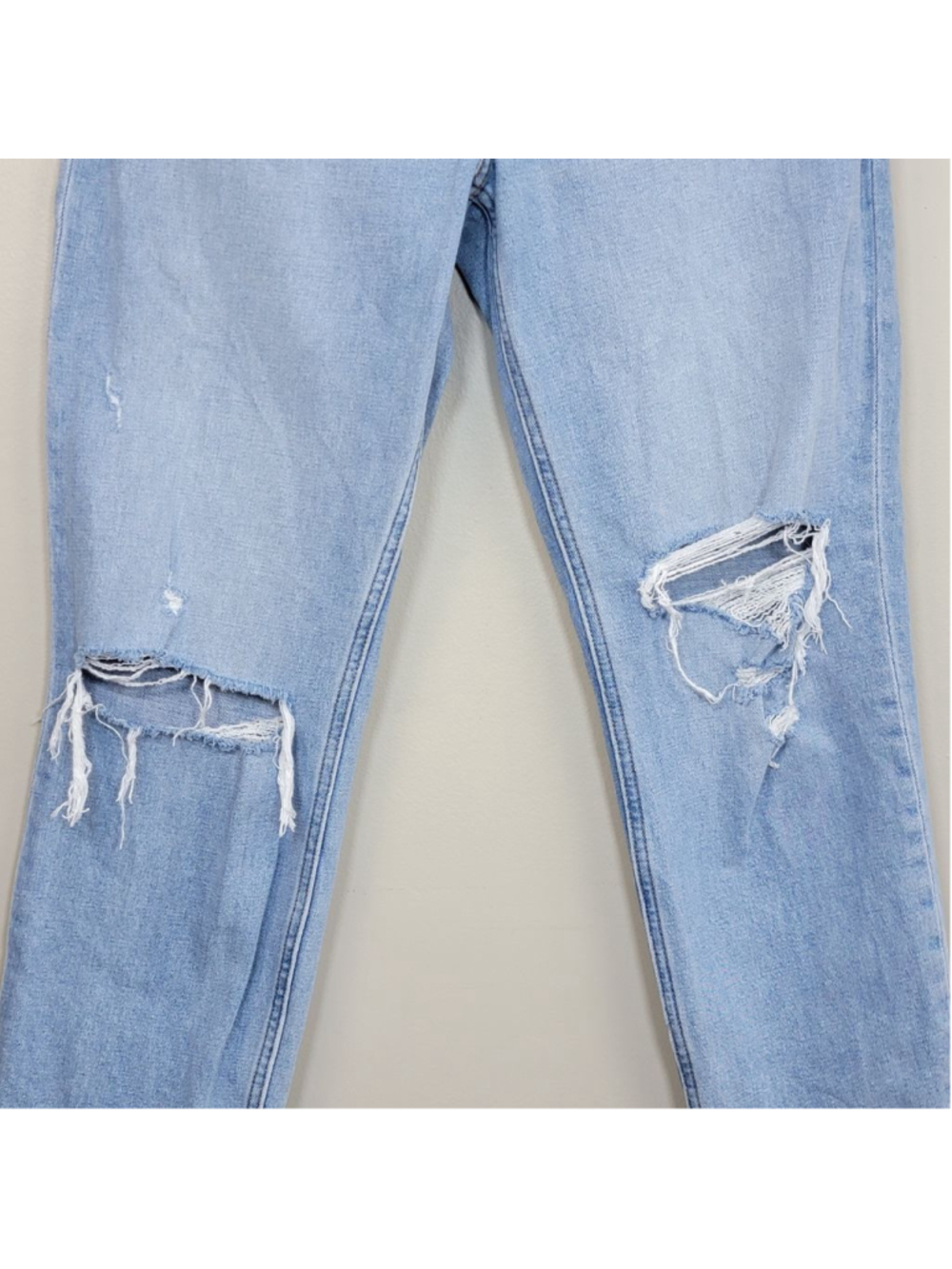 Abercrombie & Fitch High Rise Mom Jeans Light Blue Ripped Knees Relaxed AF 4 27 - Picture 7 of 11